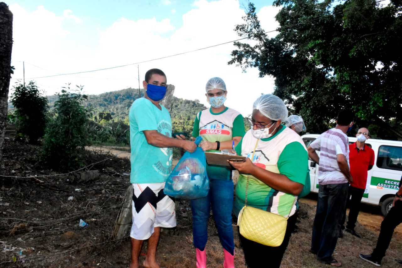 Camacã: Famílias do Assentamento Nova Ipiranga recebem cesta básicas e máscaras